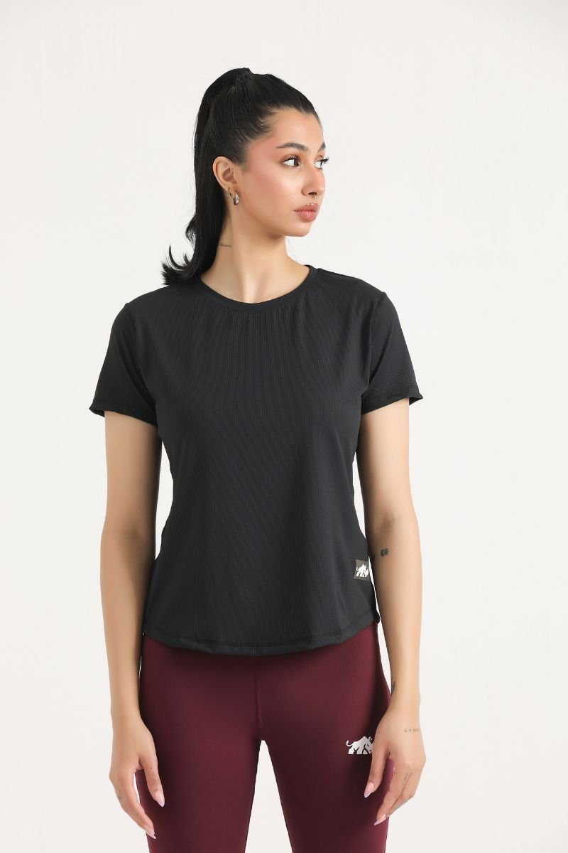 PULSE MID LENGTH TEE - BLACK - Luna Active Fit